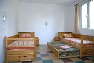 Гостевой дом Villa Pirenya Malki Voden Стандартный двухместный номер с 2 отдельными кроватями и общей ванной комнатой-3