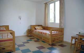 Гостевой дом Villa Pirenya Malki Voden Стандартный двухместный номер с 2 отдельными кроватями и общей ванной комнатой-4